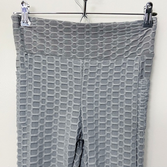 TikTok Famous Butt Leggings Gray Small - Picture 4 of 8